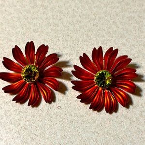 Vintage metal burnt orange mum clip on earrings rhinestone center (457)